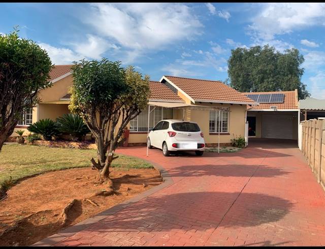 3 BEDROOM HOUSE FOR SALE IN LEONDALE